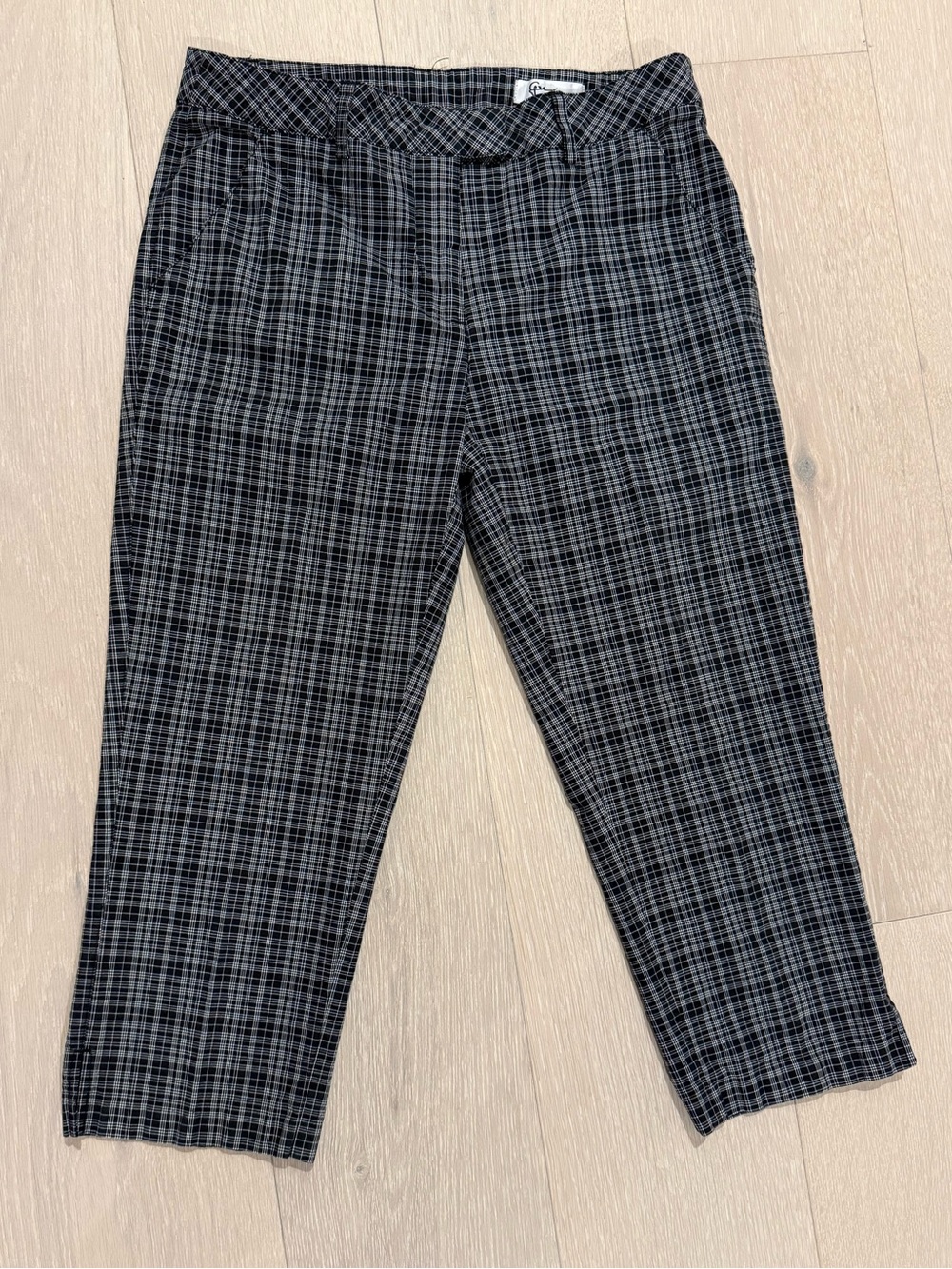 Greg Norman Plaid Capri Pants